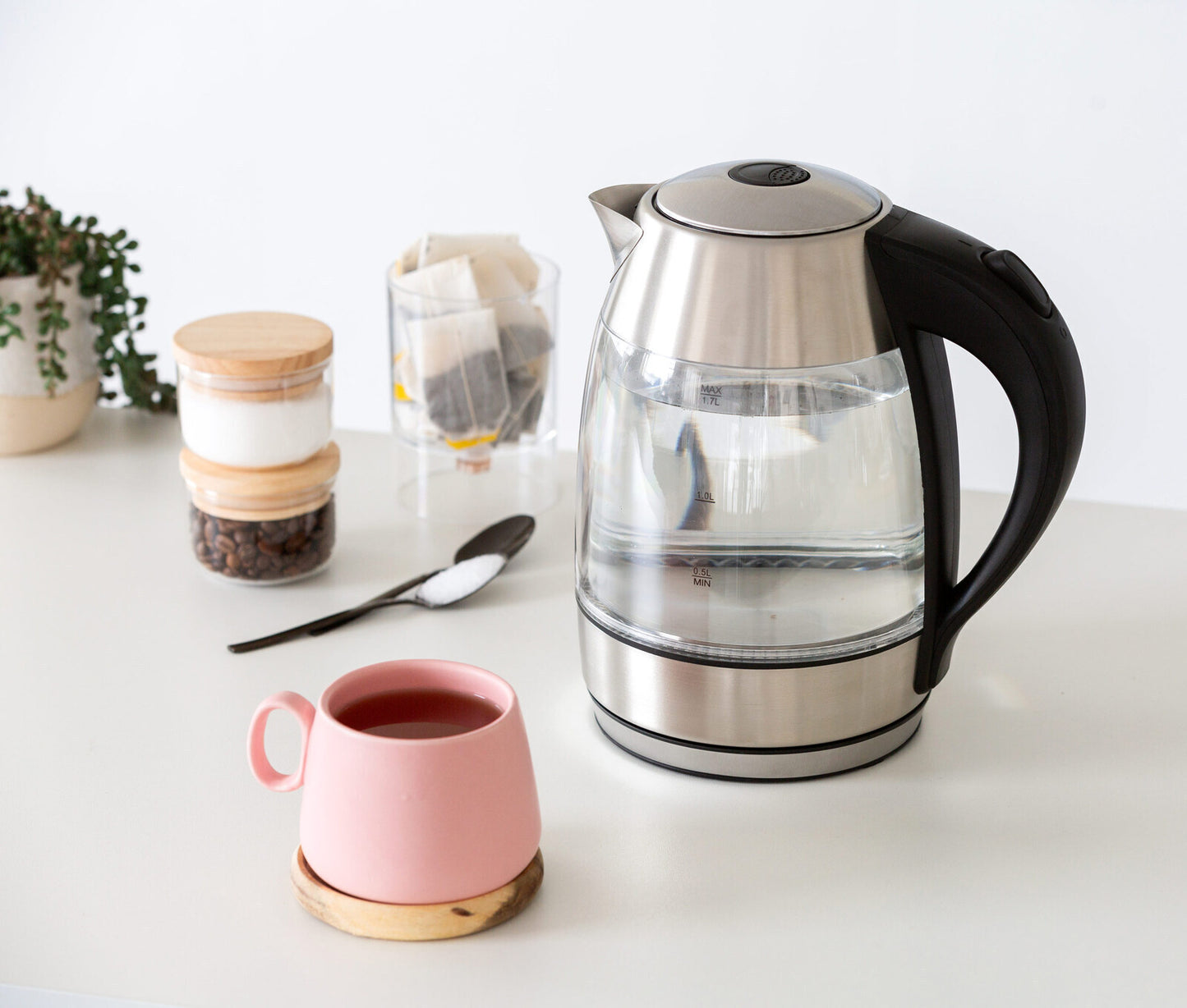 1.7 Litre Glass Kettle with 360 degrees Rotational Base - Homegrown - StoresHomegrown - StoresV196 - GK700