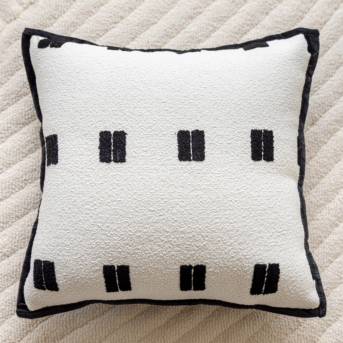 45x45cm Decorative Pillow Cover with Non-Woven Insert
