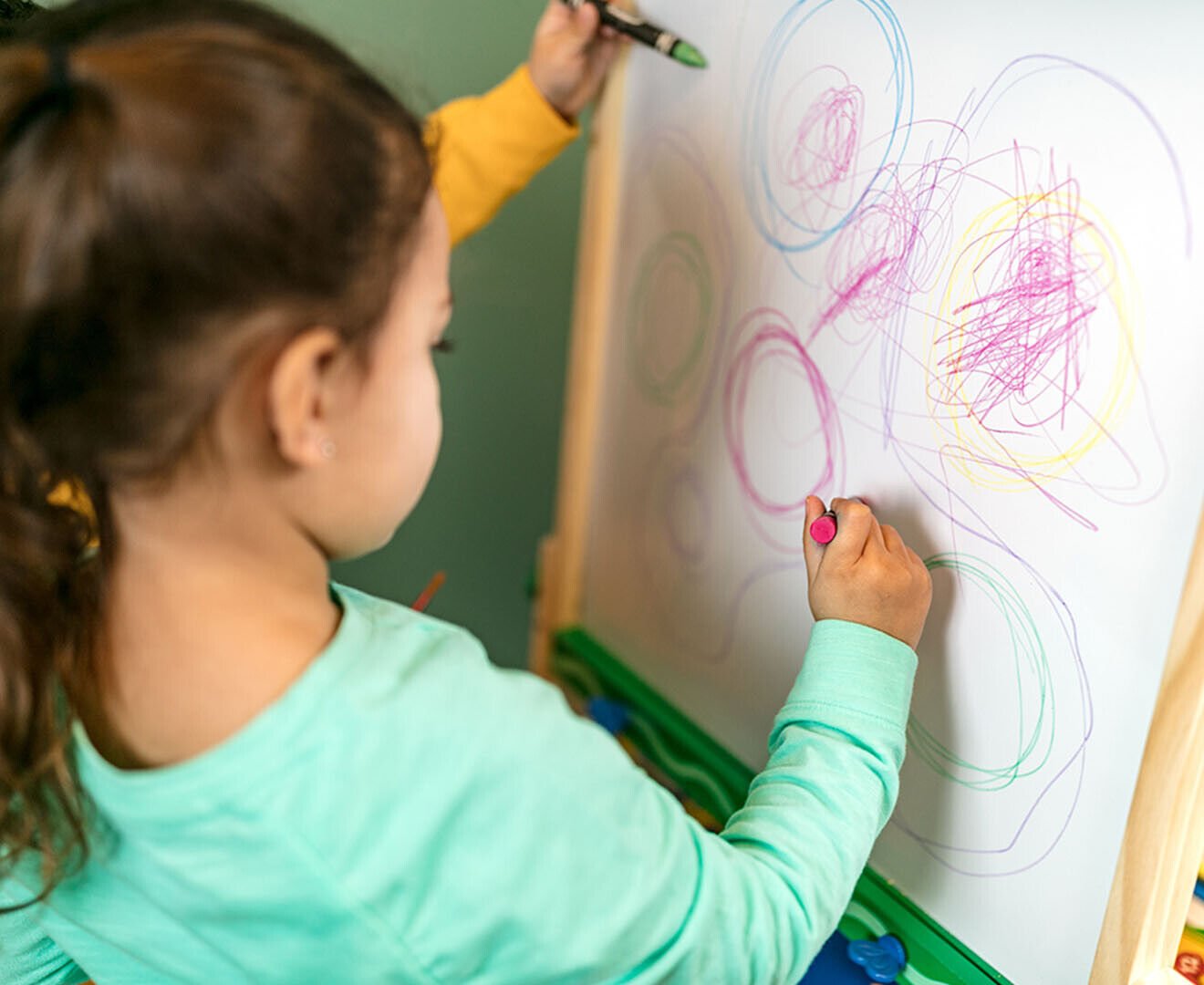Crayola Kids Art Easel Drawing Board Magnetic Whiteboard Chalkboard Paper Roll